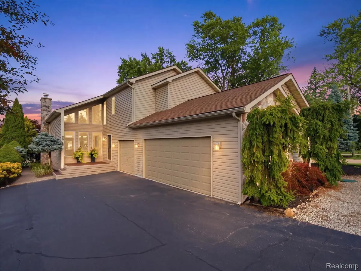 2314 N Duck Lake Road, Highland, MI 48356 - #1