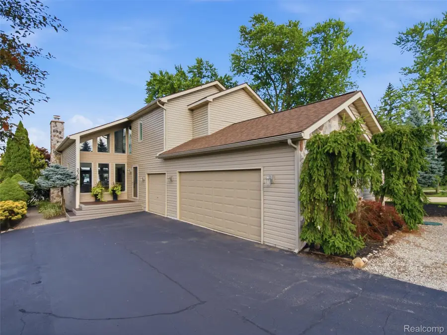 2314 N Duck Lake Road, Highland, MI 48356 - #2