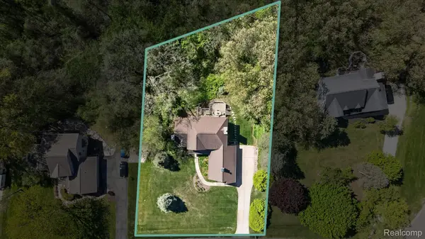 7798 Lee Road, Brighton, MI 48116