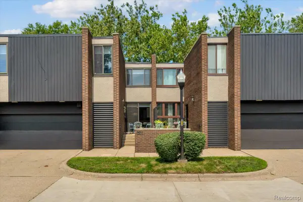 1243 Navarre Place, Detroit, MI 48207