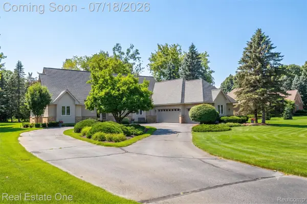 716 Bristol Lane, Orion, MI 48348