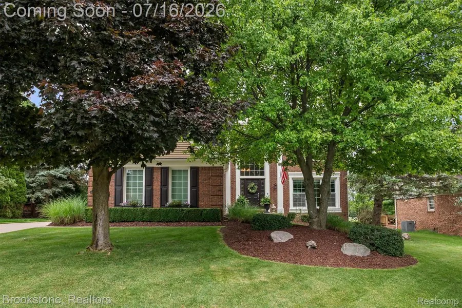 1694 Foresthill Drive, Rochester Hills, MI 48306 - #2