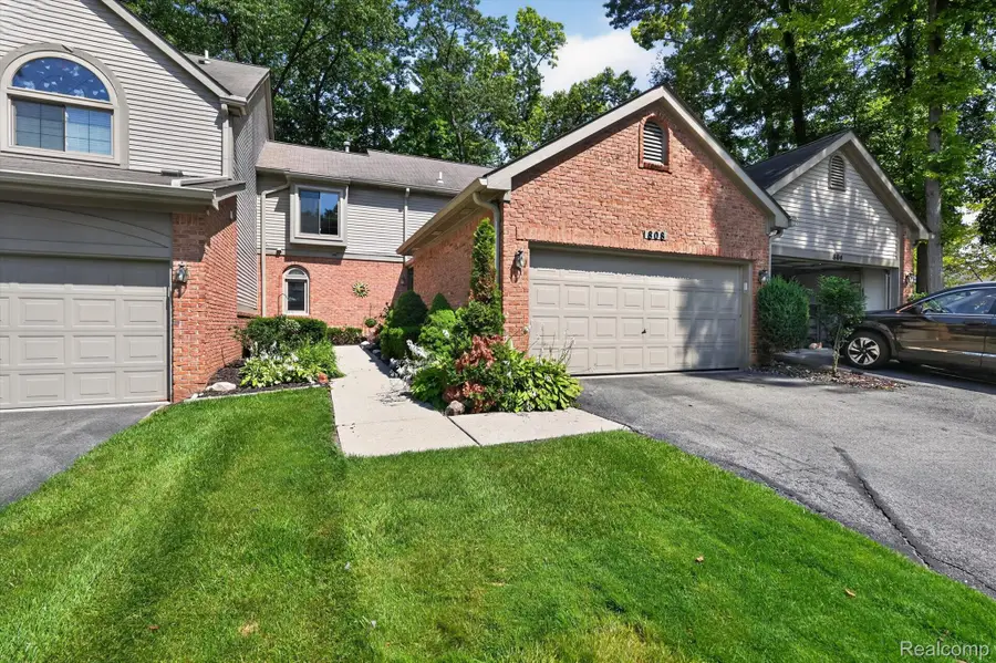 808 Maplewood Court, Brighton, MI 48116 - #2
