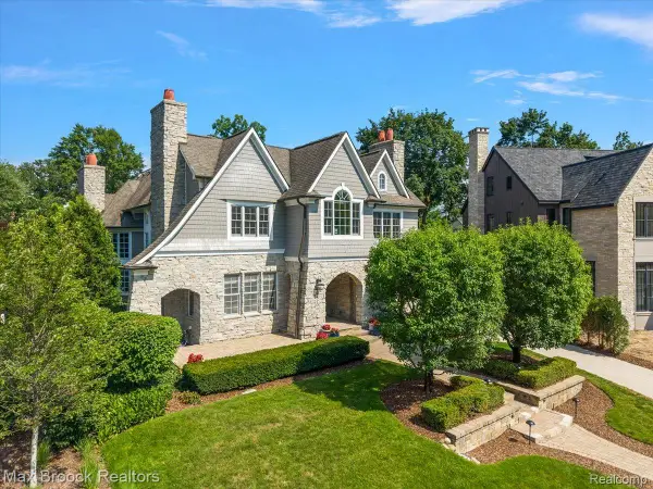 620 Lakeside Drive, Birmingham, MI 48009