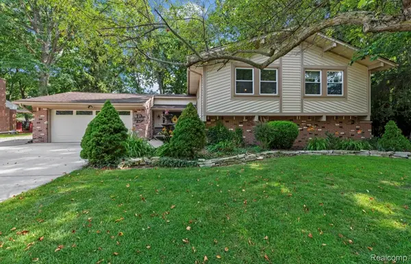8369 Burning Bush Road, GrosseIle, MI 48138