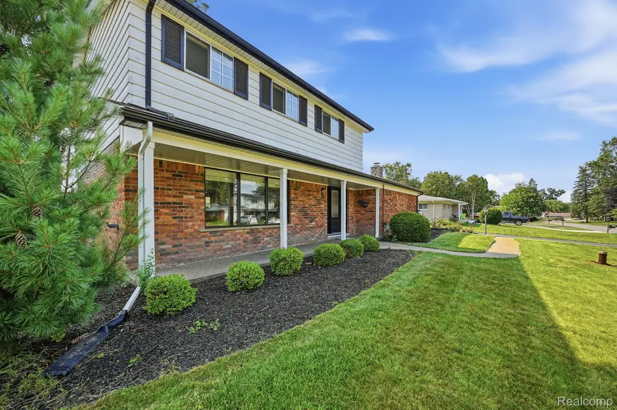 8327 Fox Bay Drive, White Lake, MI 48386 - #2