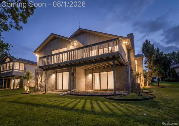 2225 Cameo Lake Court, BloomfieldHills, MI 48302