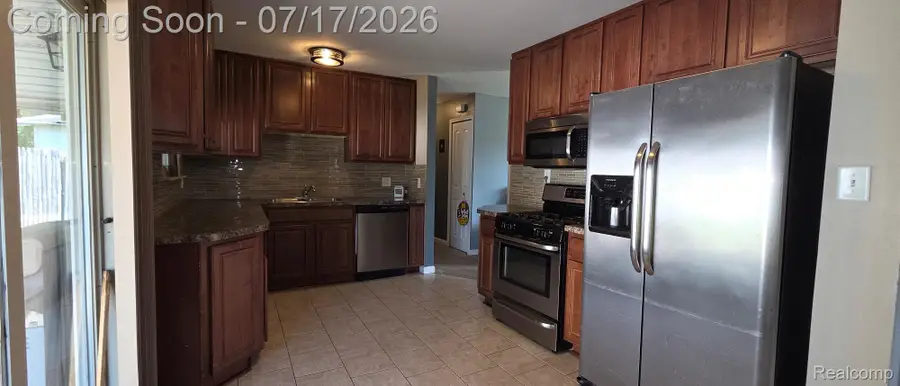 220 S Wildwood Street, Westland, MI 48186 - #3