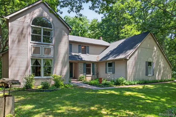 1919 Fox Ridge Drive, Howell, MI 48843