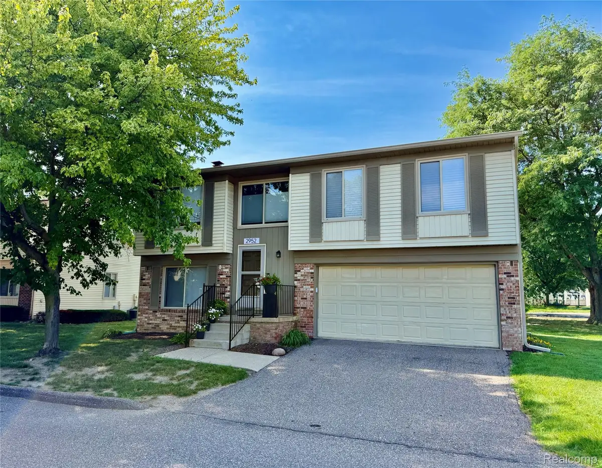 2952 Roundtree Drive, Troy, MI 48083 - #1