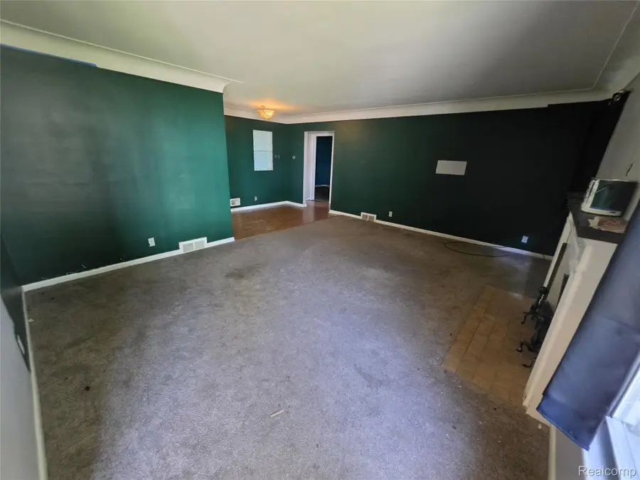 21210 E 10 Mile Road, Saint Clair Shores, MI 48080 - #2