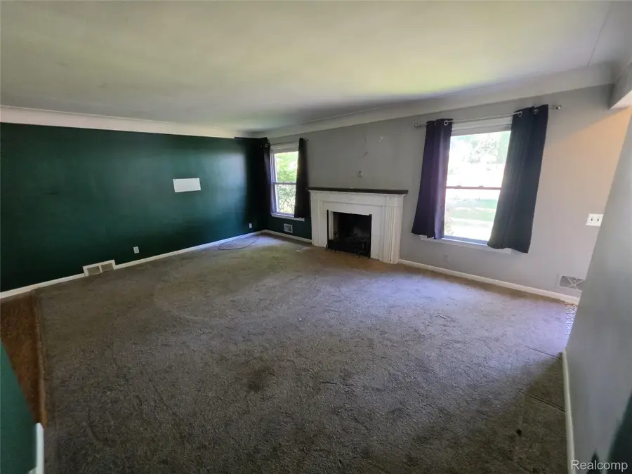 21210 E 10 Mile Road, Saint Clair Shores, MI 48080 - #3