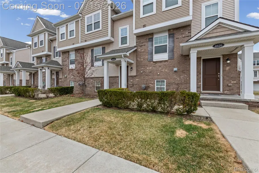 4616 Bradley Circle, Troy, MI 48085 - #2
