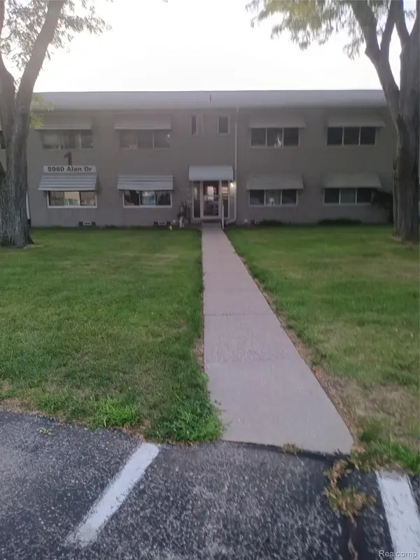 5980 Alan Drive E #10, Brighton, MI 48116