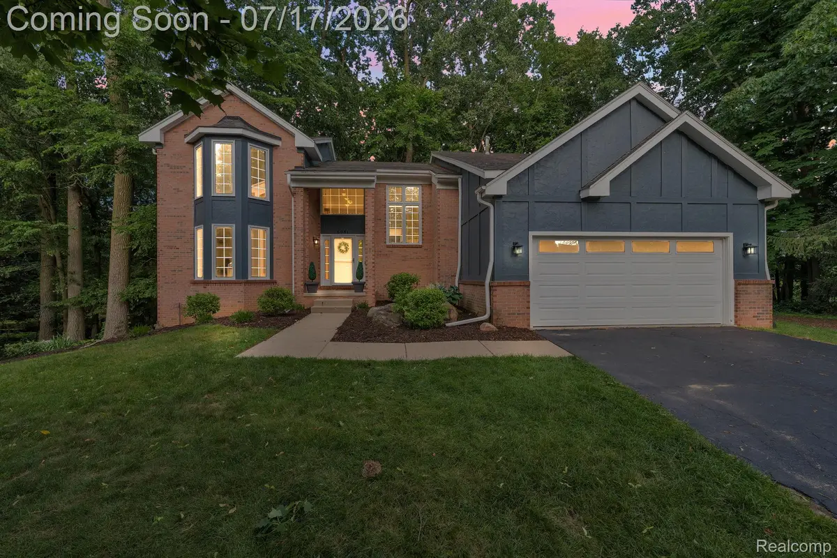 6081 Beachwood Drive, West Bloomfield, MI 48324 - #1