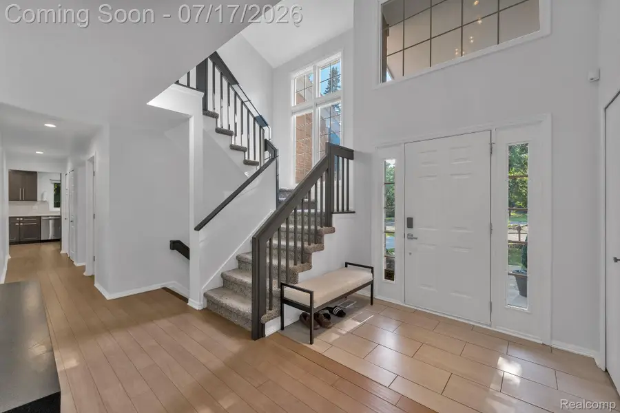 6081 Beachwood Drive, West Bloomfield, MI 48324 - #3