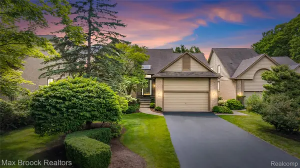 4860 Lagoons Circle, WestBloomfield, MI 48323