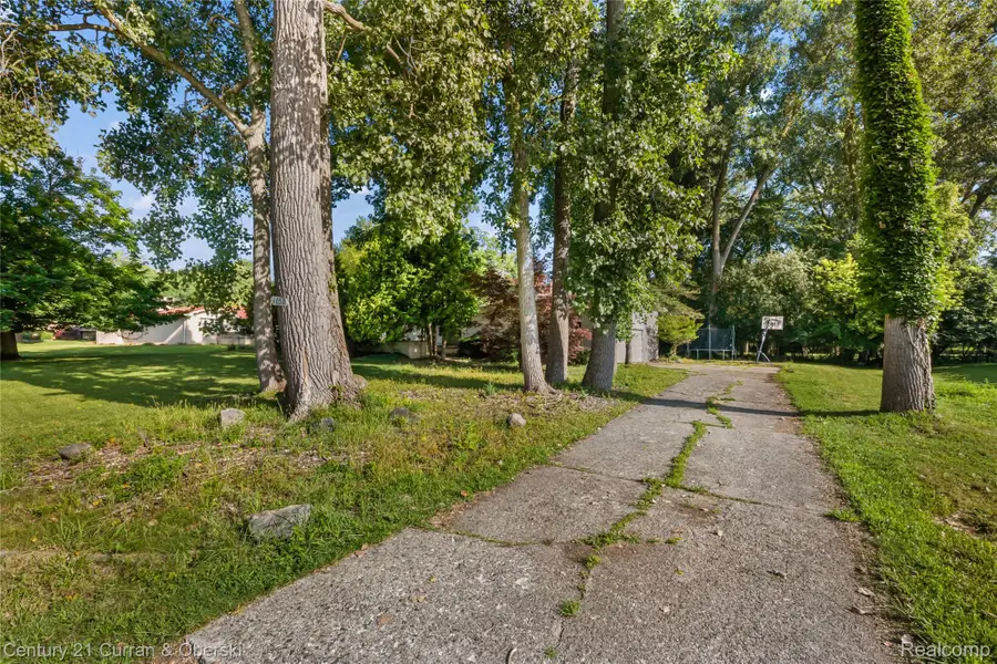4652 Patrick Road, West Bloomfield, MI 48322 - #2
