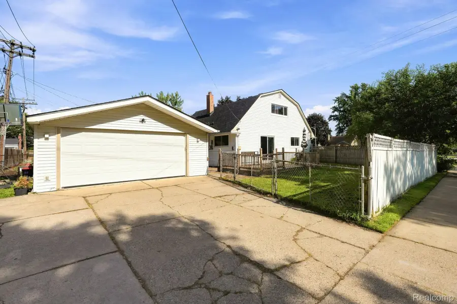 21201 E 12 Mile Road, Saint Clair Shores, MI 48081 - #2