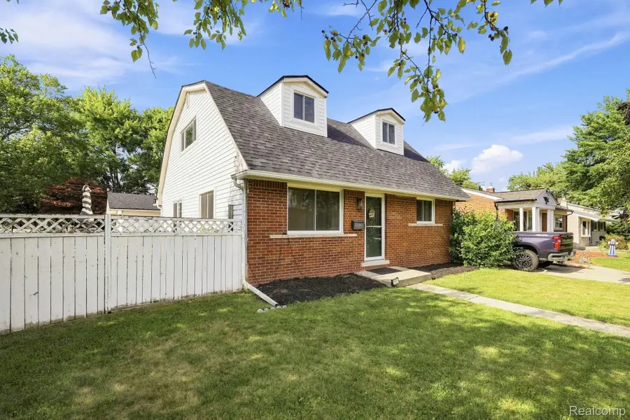 21201 E 12 Mile Road, Saint Clair Shores, MI 48081 - #3