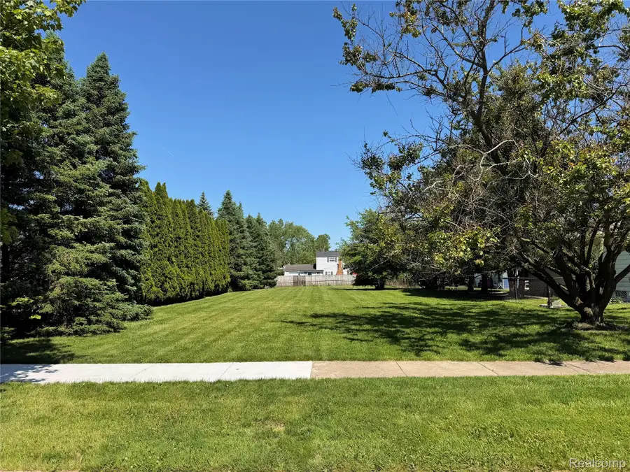9405 Lincoln St, Taylor, MI 48180 - #2