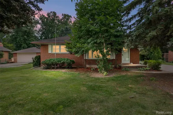 20432 Meridian Road, GrosseIle, MI 48138