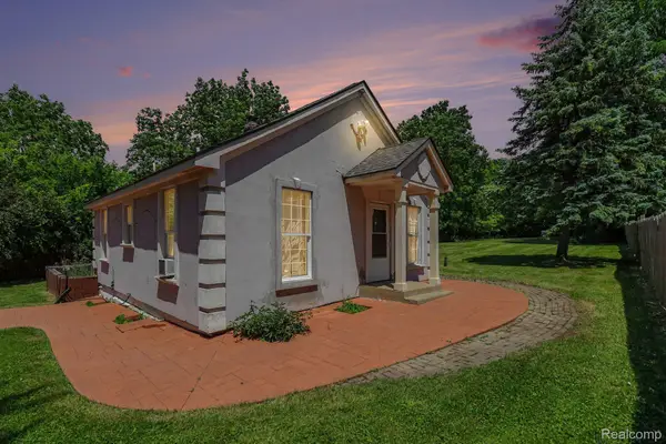 235 Alberta Street, AuburnHills, MI 48326