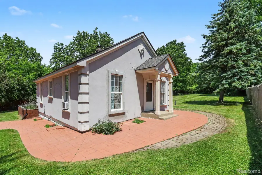 235 Alberta Street, Auburn Hills, MI 48326 - #2