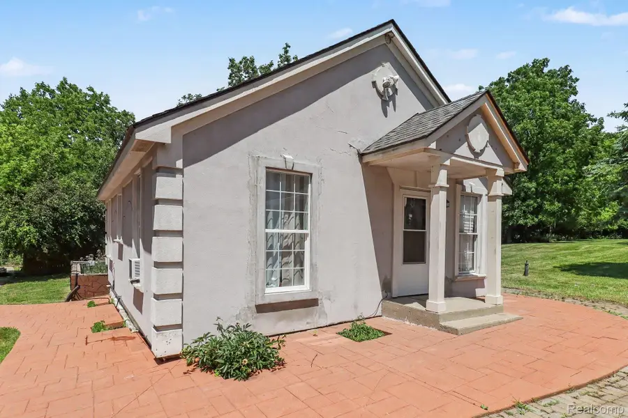 235 Alberta Street, Auburn Hills, MI 48326 - #3
