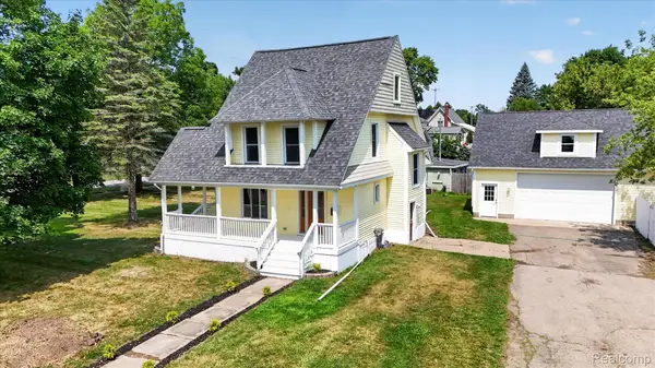 403 Ellen Street E, Fenton, MI 48430