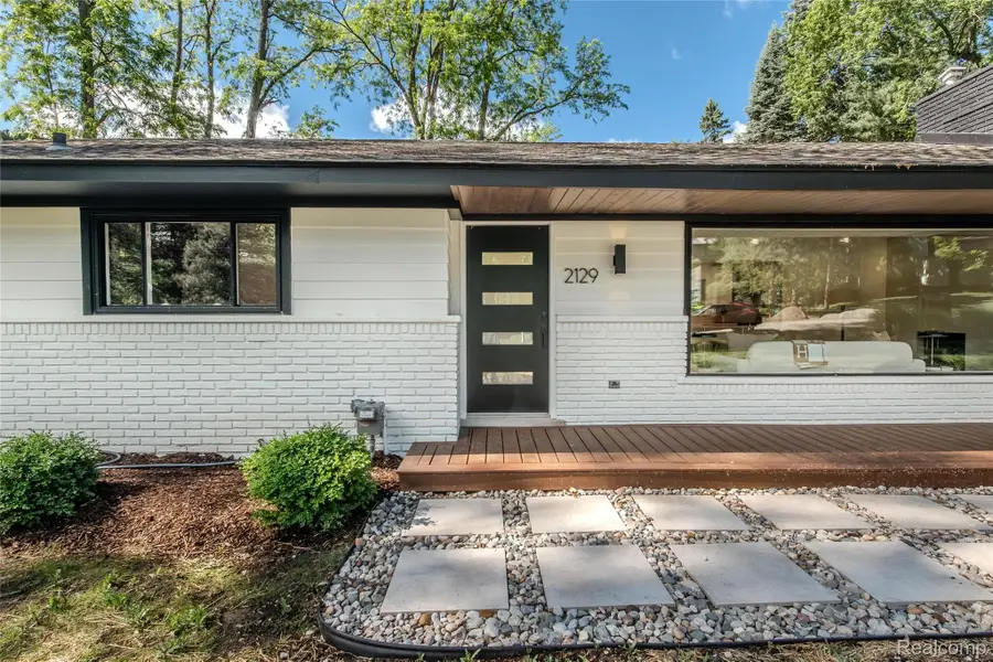 2129 Long Lake Shore Drive, West Bloomfield, MI 48323 - #3