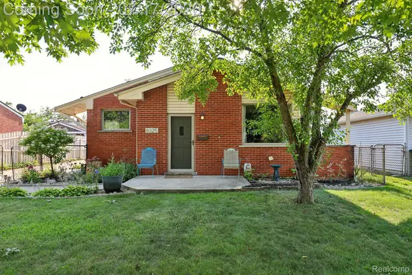 8325 N Hubbard Street, Westland, MI 48185
