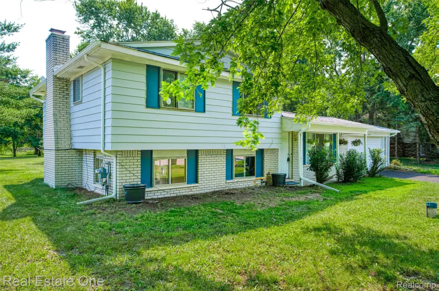 4069 Village Square, Brighton, MI 48114 - #2