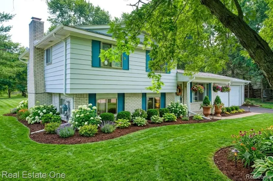 4069 Village Square, Brighton, MI 48114 - #3