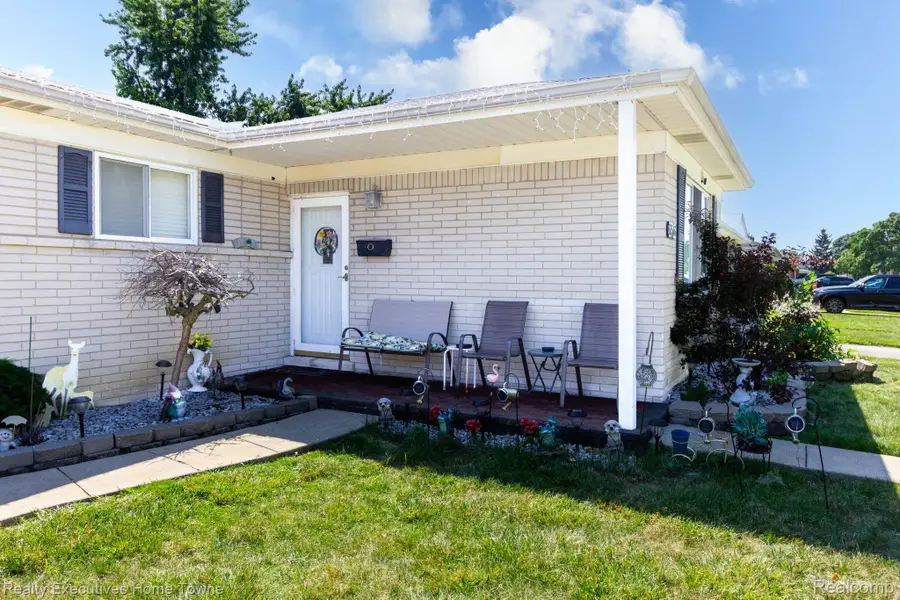 32566 Revere Drive, Warren, MI 48092 - #2