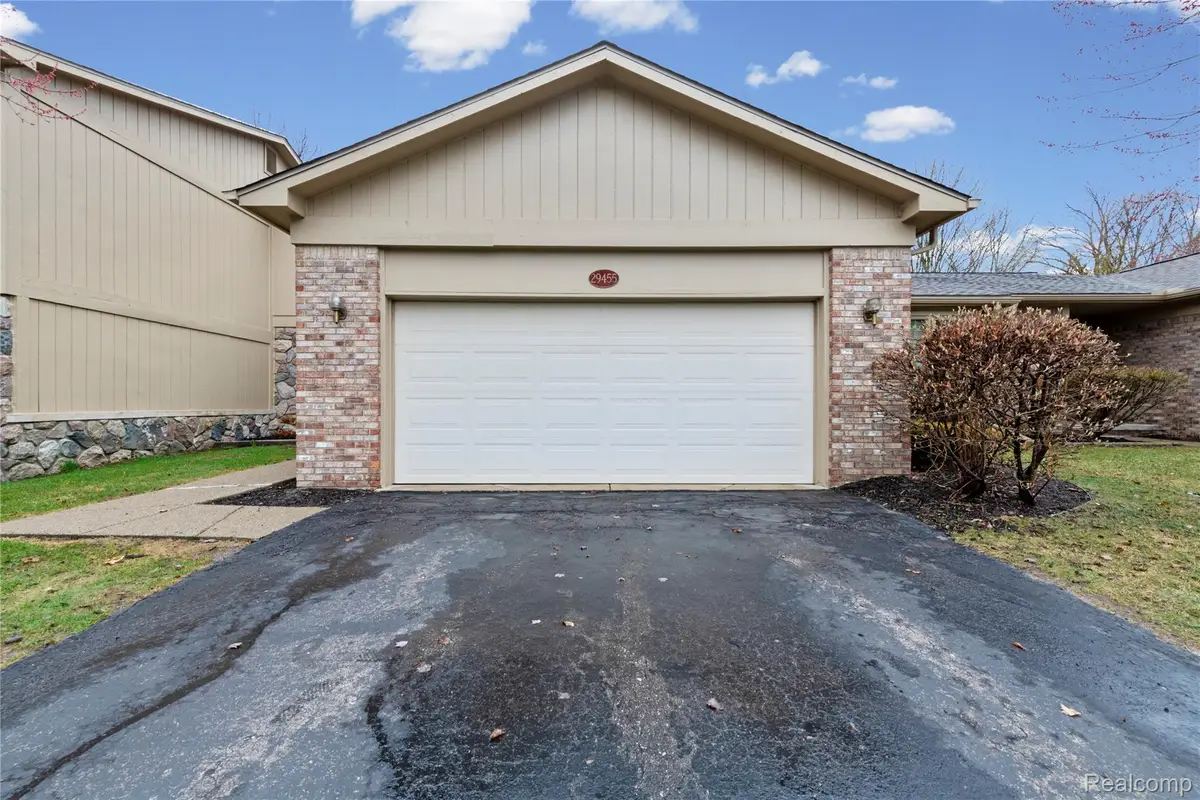 29455 Sylvan Lane, Farmington, MI 48334 - #1