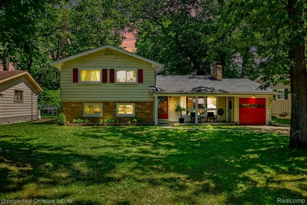 3304 Riverside Drive, PortHuron, MI 48060