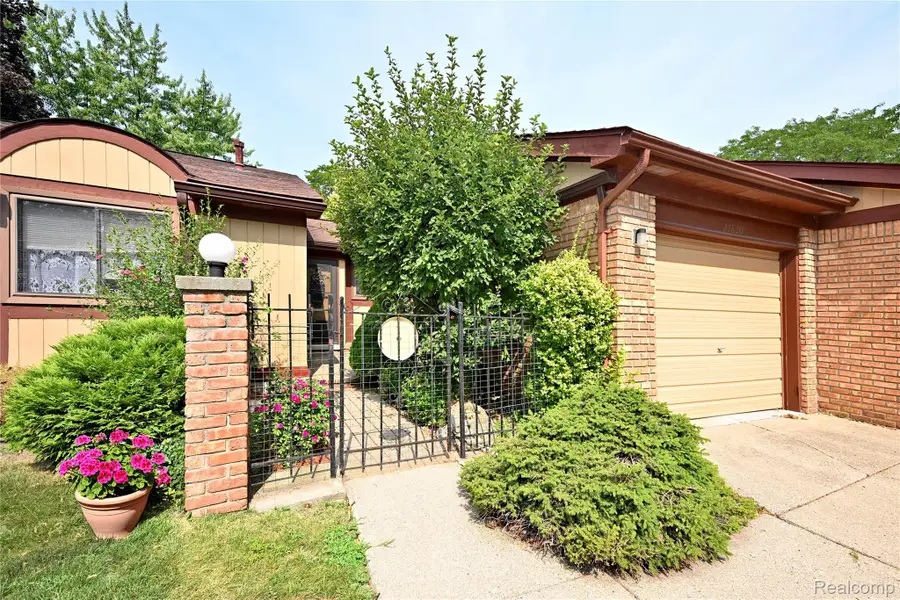 27820 Hollywood Boulevard, Warren, MI 48093 - #2