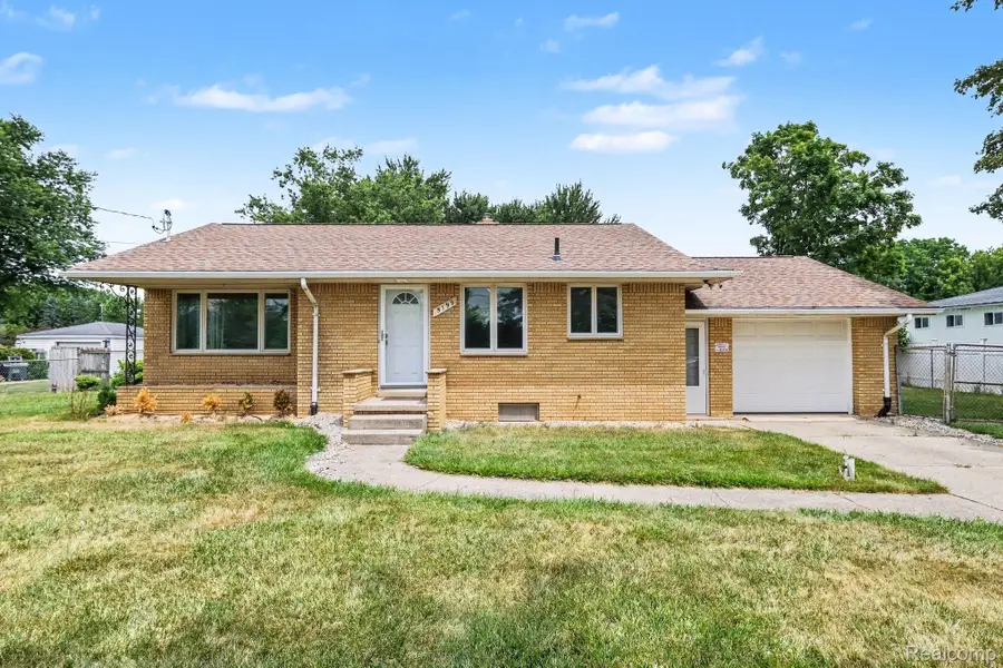 5199 Lapeer Road, Burton, MI 48509 - #2