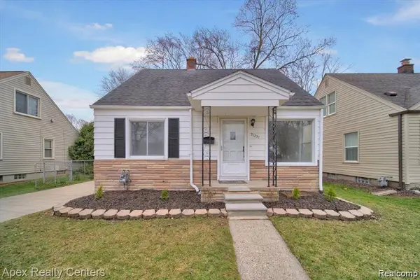 21237 Carlysle Street, Dearborn, MI 48124
