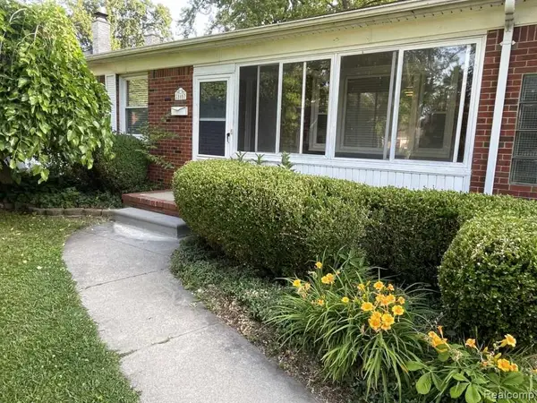 21607 Madison Street, StClairShores, MI 48081