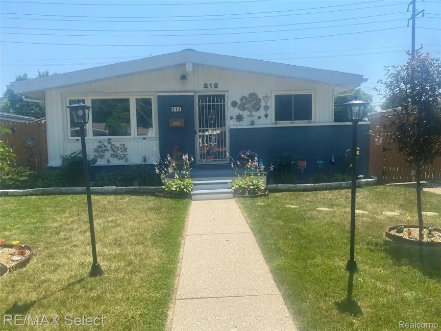 818 Mckeighan Avenue, Flint, MI 48507 - #2