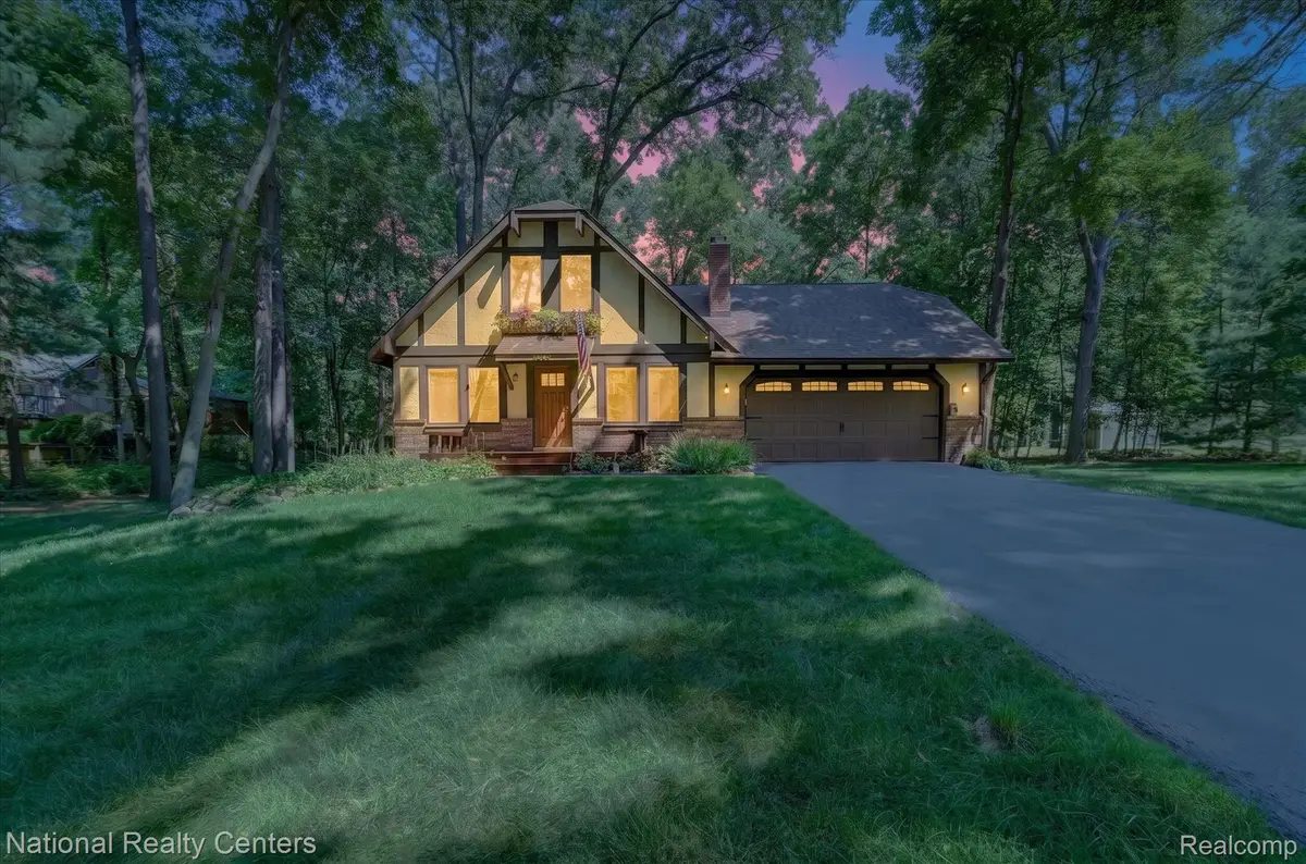 2501 E Nalone, Wixom, MI 48393 - #1