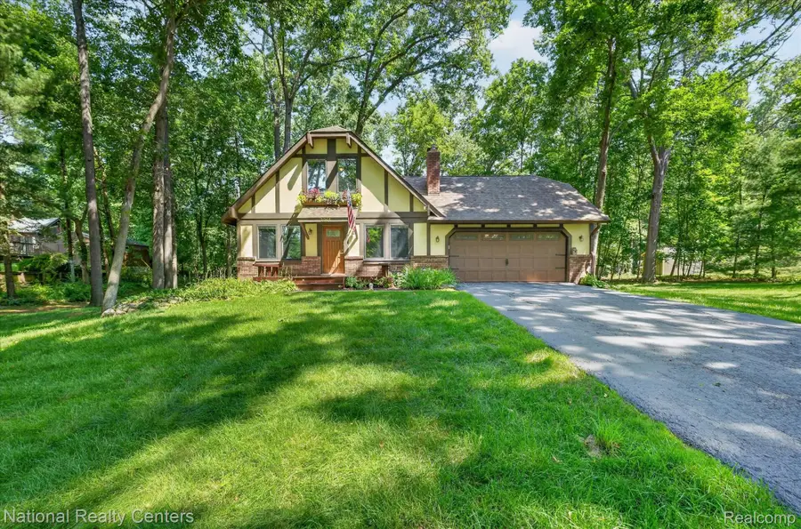 2501 E Nalone, Wixom, MI 48393 - #2