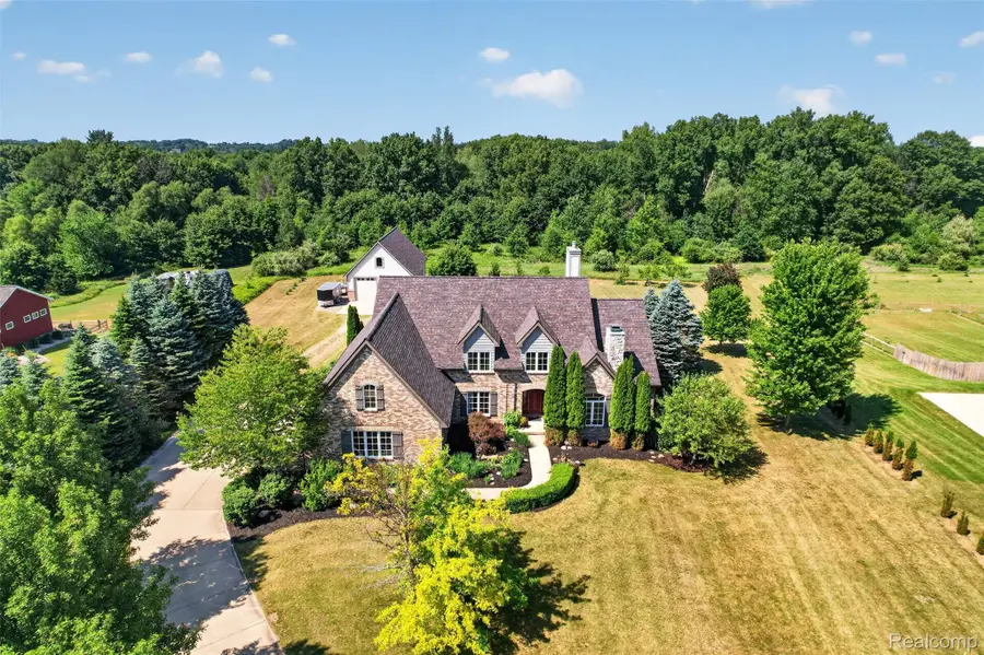 5372 Stone Garden Drive, Howell, MI 48843 - #2