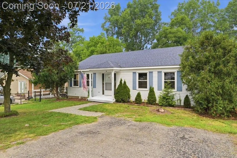 5608 Clinton River Drive, Waterford, MI 48327 - #2