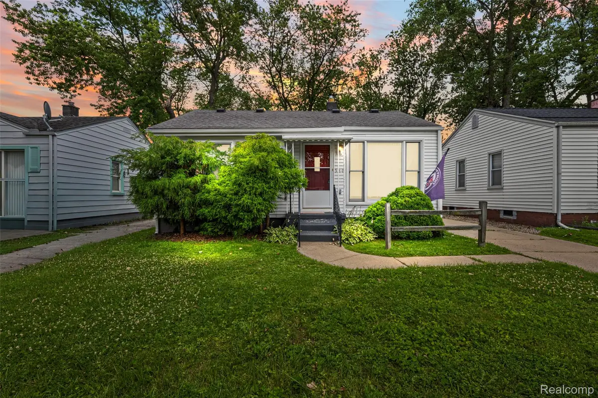 536 E Barrett Avenue, Madison Heights, MI 48071 - #1