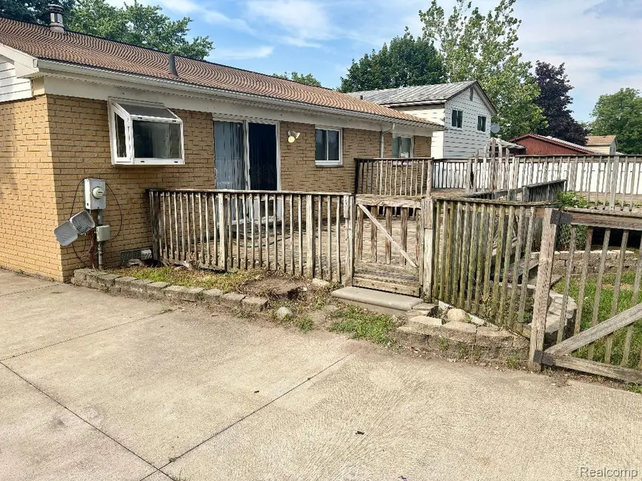 22725 Armstrong Avenue, Riverview, MI 48193 - #3