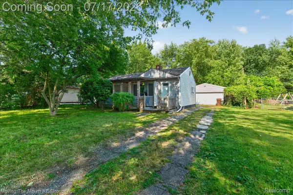 21847 Fenster Street, Belleville, MI 48111
