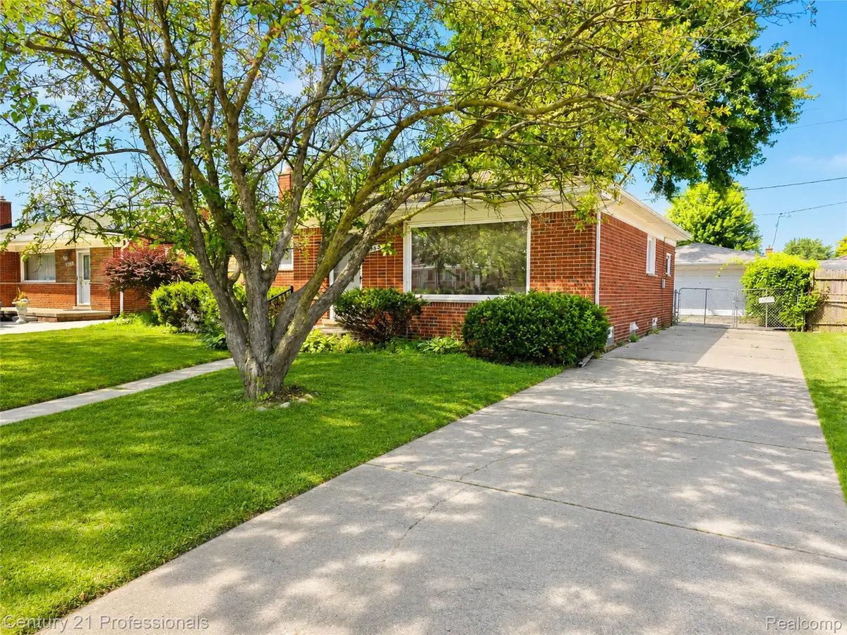 8563 Centralia Street, Dearborn Heights, MI 48127 - #1